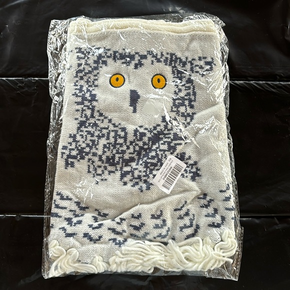Vintage Snowy the Owl Scarf originating from UK. NEW - Picture 1 of 6